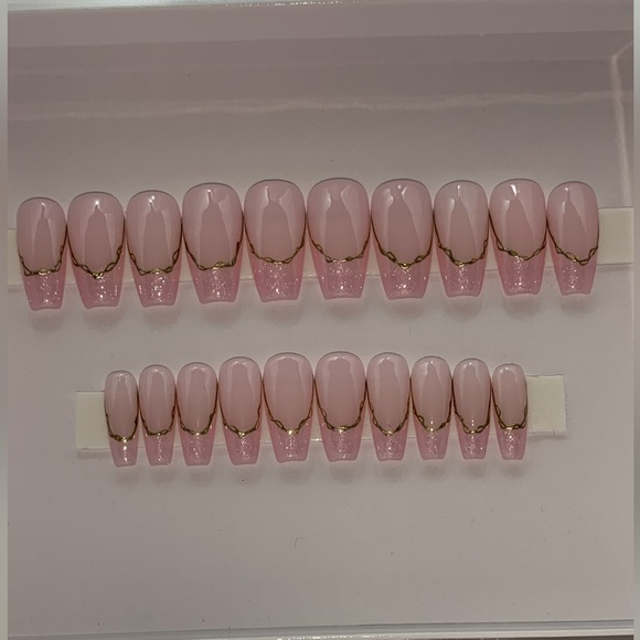 Thread Shell With Gold Chrome Nails - Picture 5 of 7